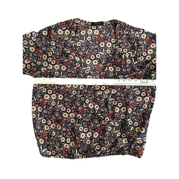 Sanctuary Flared 3/4 Bell Sleeve XL Boho V-Neck Navy Red Floral Blouse - Picture 9 of 10